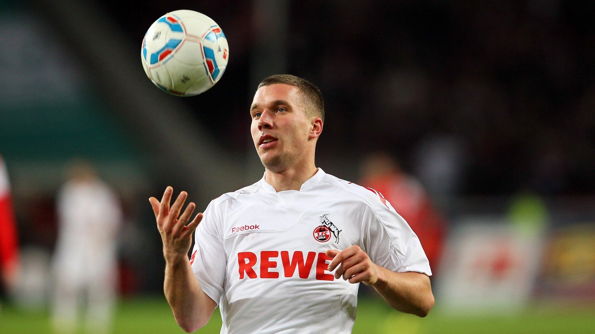 开云体育网页版-斯图加特双前锋制造连续冲击机会,斯图加特21